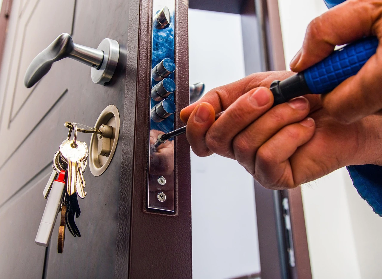 We can replace and install a wide range of locks, hardware and furniture on doors, windows, security screens, gates and more..